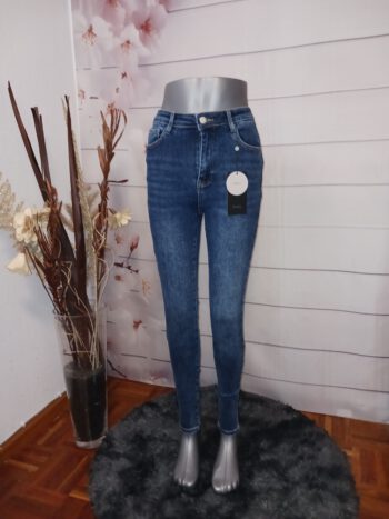 Dunkle Jeans Hose mit Push Up