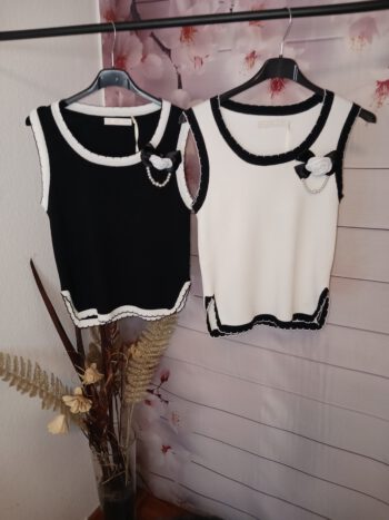Top mit Brosche