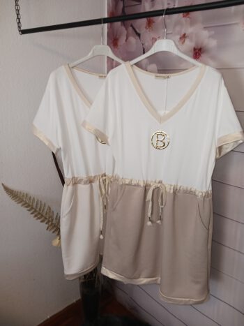 Kleid mit goldene Ansetze