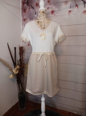 Kleid mit goldene Ansetze