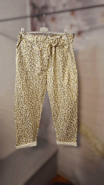 Hose mit Gold Leo Muster
