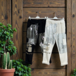 Hose mit Metallic-Patches und Print