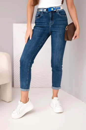 Jeanshose mit Gürtel